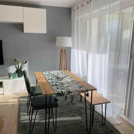 Les Eucalyptus Dans Domaine Prive A *